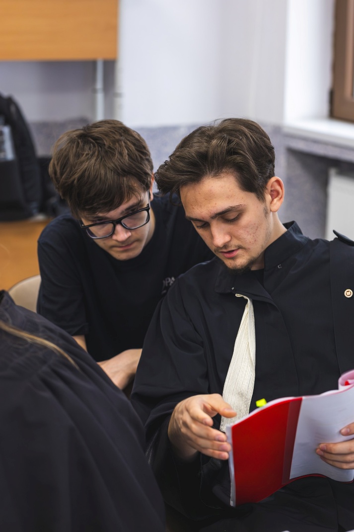 Imagine Educație prin activități practice – proces penal simulat realizat cu elevi de la Liceul Româno-Finlandez din București